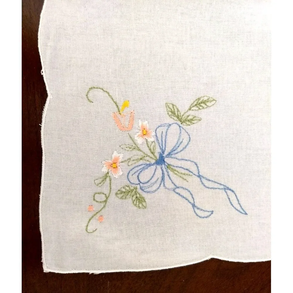 VTG Embroidered White Linen Floral Teacloth TABLECLOTH & 8‎ NAPKINS Scallop Edge